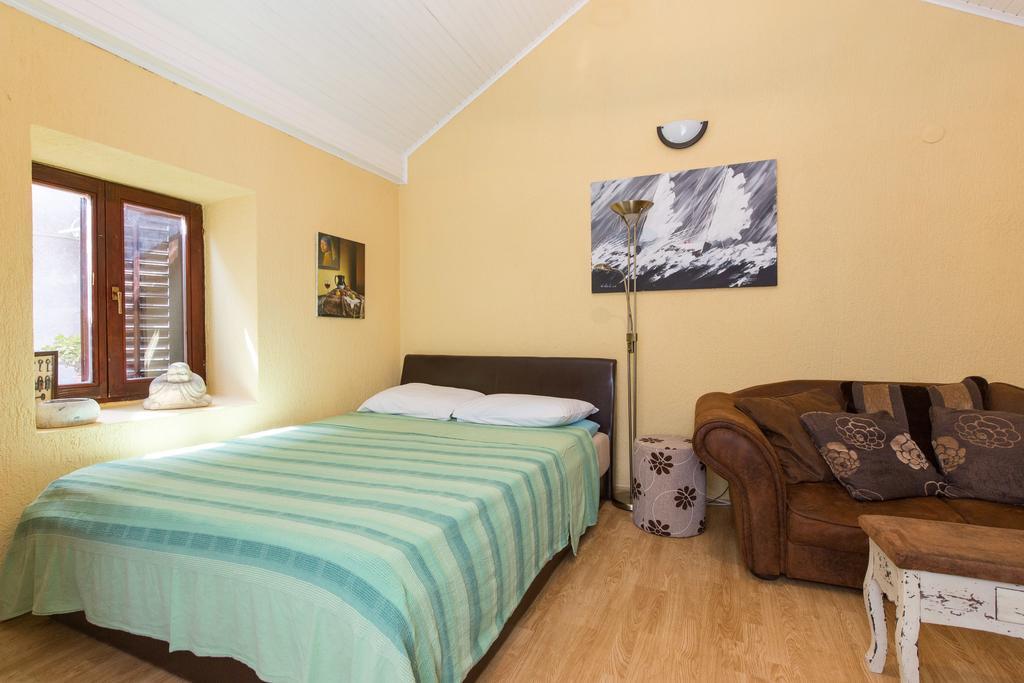 Yvonne Appartement Krk Town Buitenkant foto