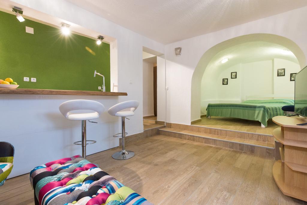 Yvonne Appartement Krk Town Buitenkant foto