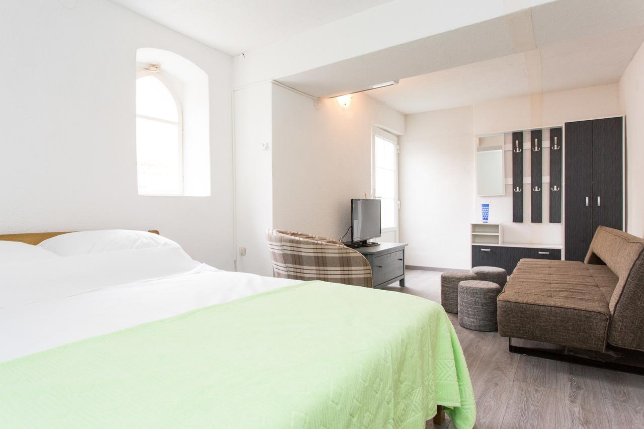 Yvonne Appartement Krk Town Buitenkant foto